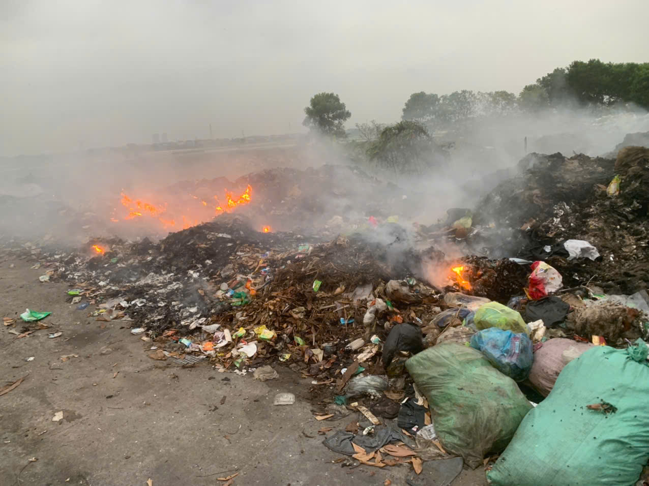 Công an xã Gia Lộc nhận thư cảm ơn của người dân